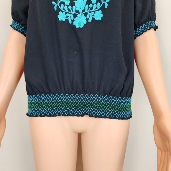 New York & Company short sleeve Embroidery front top - Picture 6 of 12